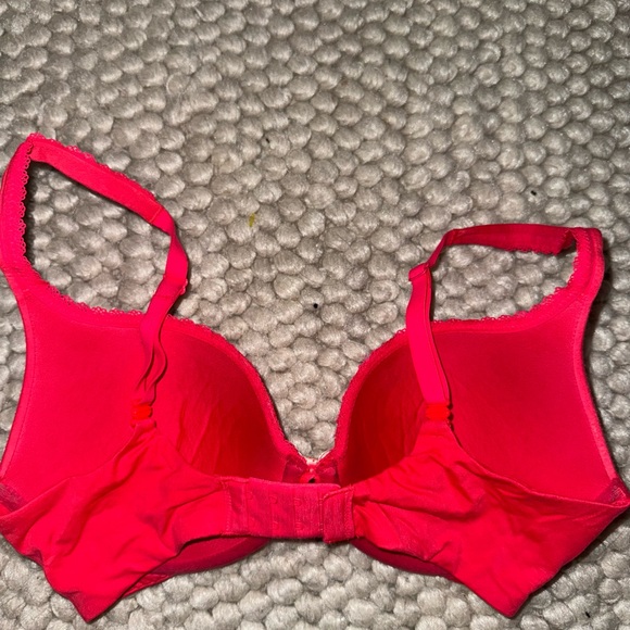 PINK Victoria's Secret Coral and Red Lace Bras - Picture 4 of 10